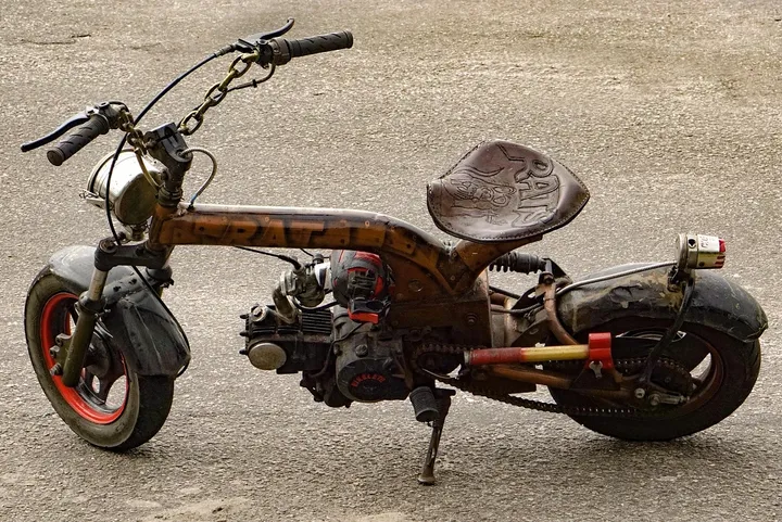garnitur i motocykl. Suit and motorcycle