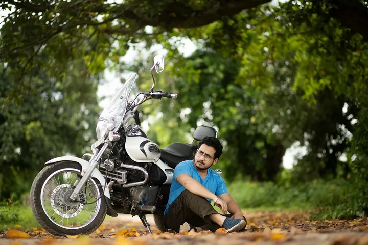 garnitur i motocykl. Suit and motorcycle Indian