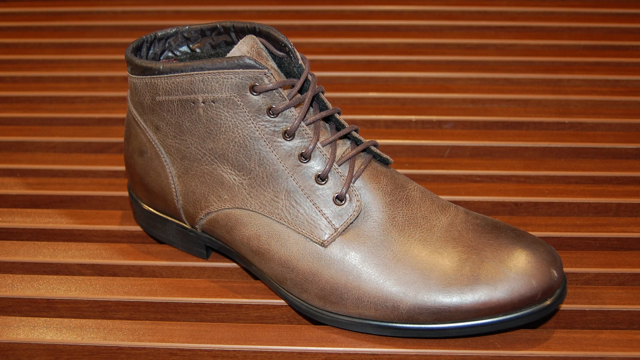 But z wykończeniem PLAIN TOE