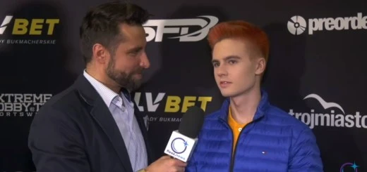 Kruszwil puszcza "Zostań moją kotką" podczas wywiadu! | FAME MMA 5